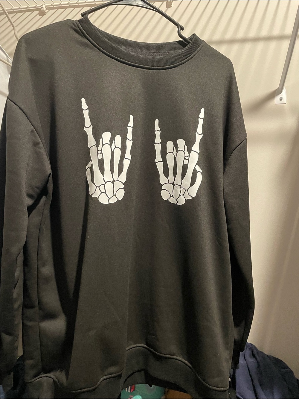 Black Men's Skeleton Hand Graphic Sweatshirt